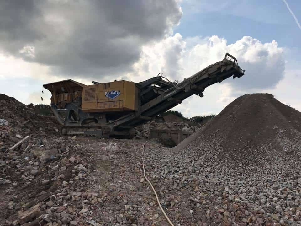 Mobile crushing and screening plant