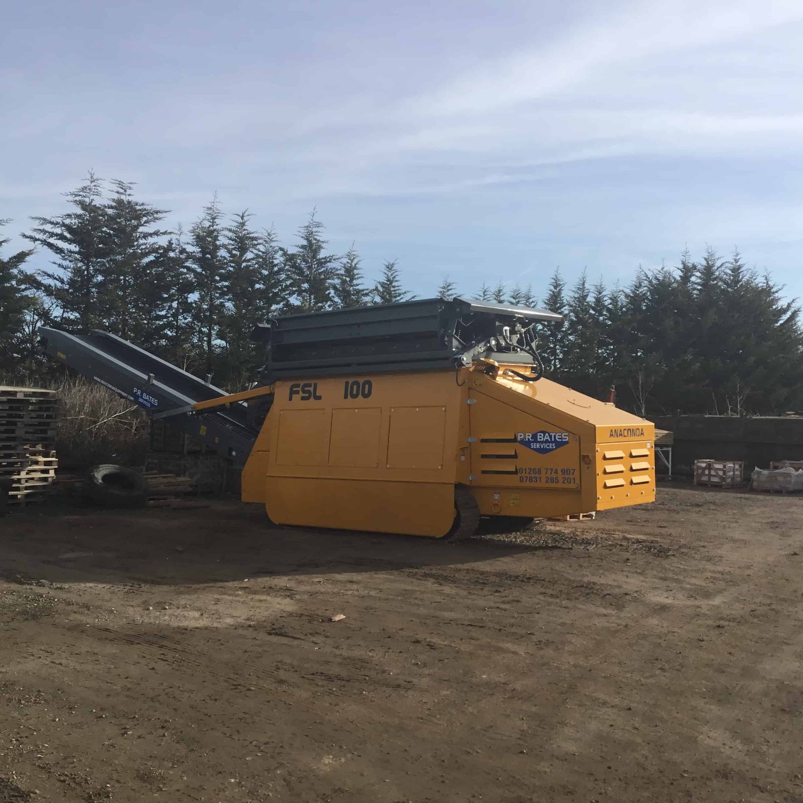 PR Bates mobile screener separating material on site